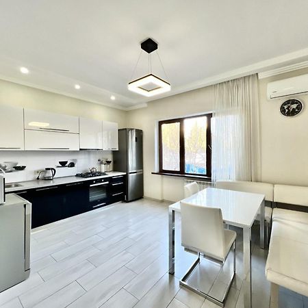 Villa In ティビリシ エクステリア 写真